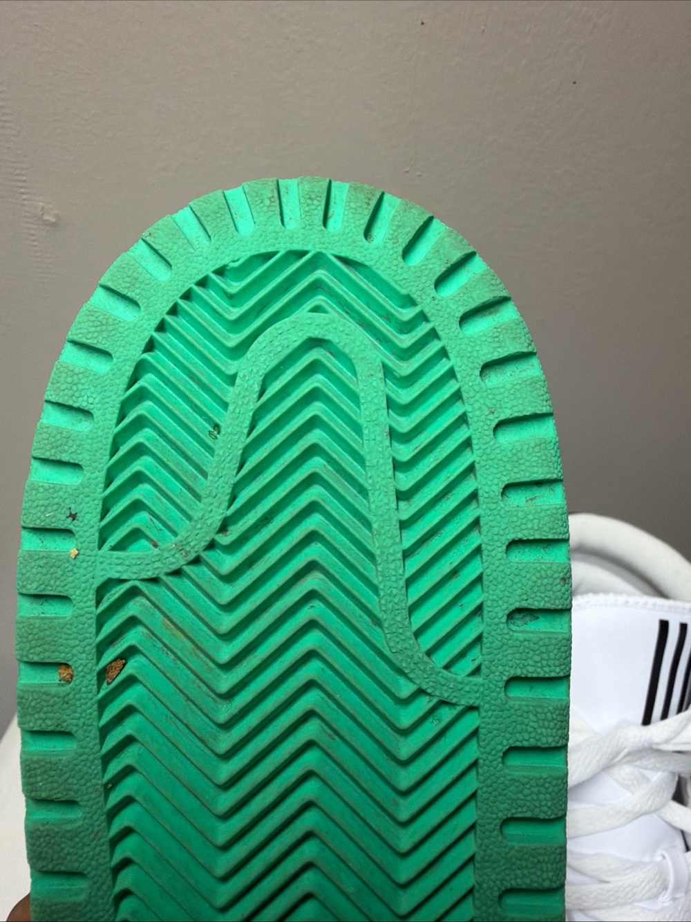 Shoe Box Label on Table - Picture 2 of 8